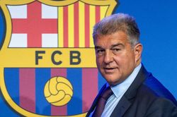 Chủ tịch Barcelona bị điều tra về tội hối lộ trọng tài