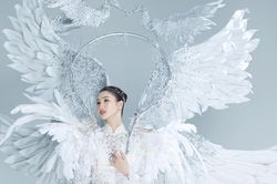 Á hậu Phương Nhi diện thiết kế nặng 10kg tại Miss International 2023
