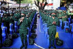 Anh trai đang đi nghĩa vụ quân sự thì em trai có đi nữa không?