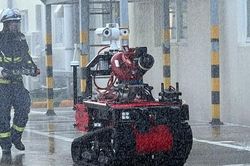 Hà Nội sử dụng flycam, robot hiện đại tham gia chữa cháy quy mô lớn