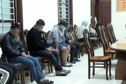 Cảnh sát trèo thang bắt sới bạc trong quán cà phê ở TP Đà Lạt