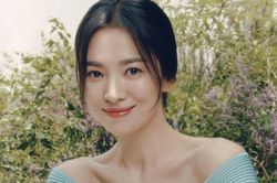 Song Hye Kyo công khai thân mật với nửa kia, còn để lộ luôn danh tính đối phương