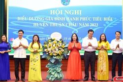 Hội nghị biểu dương gia đình hạnh phúc tiêu biểu huyện Thuận Châu