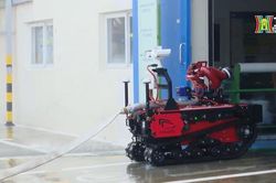 Robot và chó nghiệp vụ tham gia diễn tập chữa cháy