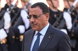 Niger: Tổng thống bị lật đổ bỏ trốn, bị bắt lại