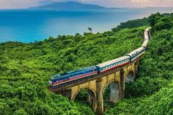 Đường sắt Bắc - Nam của Việt Nam là tuyến đường sắt đẹp nhất thế giới