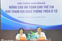 Bảo đảm an toàn cho trẻ em trên ô-tô khi tham gia giao thông