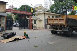 Va chạm liên hoàn tại Thanh Xuân, nam shipper tử vong