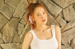 Nhã Phương khoe cơ bụng săn chắc sau 2 tuần sinh con