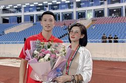 Tiền vệ Viettel tặng xe sang 2 tỷ đồng để chiều lòng vợ ngày Phụ nữ Việt Nam