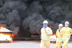 Ninh Thuận: Giải cứu nhiều người mắc kẹt trong đám cháy giả định tại chung cư