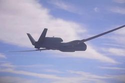 UAV RQ-4 Global Hawk của Mỹ phải gửi tín hiệu cấp cứu khi bay gần Crimea