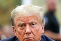 Ông Trump bị phạt tiền vì chống lệnh tòa án ở New York
