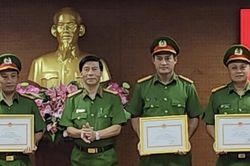 Khen thưởng công an Đà Lạt giải cứu bé 6 tuổi bị người tình của mẹ bắt cóc