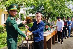 Biên phòng Kon Tum: Thu hồi 73 khẩu súng tự chế và 140 viên đạn chì