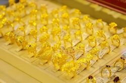 Giá vàng hôm nay 21/10, Bảng giá vàng 9999 Giá vàng SJC PNJ 18K 24K