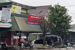 Bịt kín mặt vào tiệm vàng hỏi mua rồi cầm 10 chỉ bỏ chạy