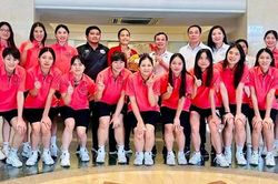 Tin nóng thể thao sáng 22/10: Đội bóng chuyền nữ Việt Nam lập 4 thành tích chưa từng có, MU thắng nhọc