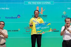 'Nữ hoàng chân đất' vô địch Phan Thiết marathon 2023