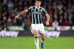 Maguire suýt bật khóc vì giải thưởng bất ngờ ở trận MU thắng Sheffield United