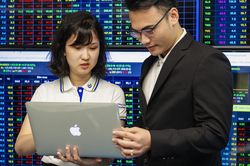 Dòng tiền 'cá mập' xuất hiện sau tuần trở tay không kịp
