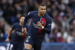 Mbappe sáng rực, PSG bám đuổi đội đầu bảng