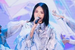 Phương Mỹ Chi xúc động khi hát 'Bóng phù hoa': Nguyên nhân vì sao?