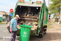 Đề xuất tăng tiền thu gom rác lên 40 ngàn đồng/hộ/tháng