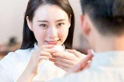 Phụ nữ thông minh sẽ không tranh giành và không hỏi đàn ông 2 điều này trong suốt cuộc đời