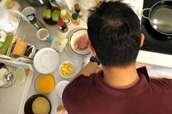Chẳng bao giờ giúp vợ làm việc nhà, ông chồng vẫn được tán dương vì lý do đặc biệt