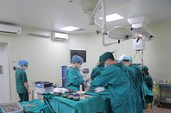 Bóc thành công khối u phổi 'khủng' nặng 3kg ra khỏi người phụ nữ 71 tuổi