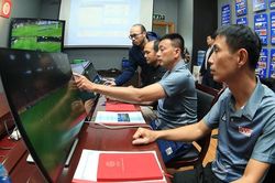 Cà phê đầu tuần: VAR chưa chạm nổi vào V-League