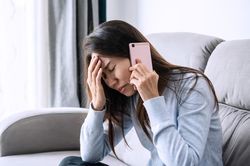 Bạn không thể hạnh phúc nếu 'ôm khư khư' thứ này