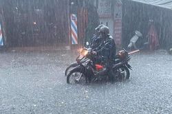 Dự báo thời tiết 23/10/2023: Miền Trung mưa lớn, Bắc Bộ nắng dịu