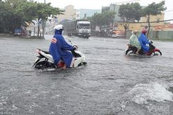 Miền Trung đang mưa lớn, sắp lan ra phía Bắc