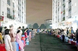 Hàng nghìn người dân khu đô thị Thanh Hà vẫn mòn mỏi chờ nước sạch