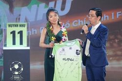 Huỳnh Như đã có quà Tết đặc biệt tri ân cựu cầu thủ