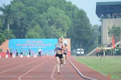 Nguyễn Thị Oanh giành huy chương vàng quốc gia, vượt thành tích tại ASIAD 19