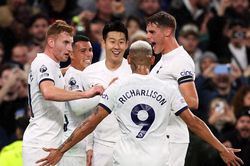 Ghi bàn và kiến tạo, Son Heung Min giúp Tottenham vững vị trí đầu bảng xếp hạng Ngoại hạng Anh