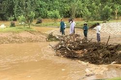 Du lịch trải nghiệm ở Làng Cù Lần, 4 du khách bị lũ cuốn trôi