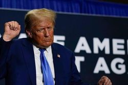 Ông Trump so sánh mình với cố Tổng thống Nam Phi Nelson Mandela