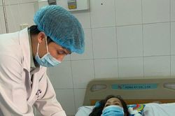 Xuyên đêm phẫu thuật cứu bệnh nhân gặp nạn từ cao rơi vào cọc gỗ
