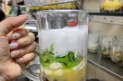 Quán chè 'đắt nhất Hà Nội': Một cốc chè giá bằng hai bát phở vẫn 'bay' 700 cốc/ngày