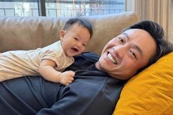 Cường Đô La khoe ảnh bên hai con lúc mới chào đời, một chi tiết gây bất ngờ