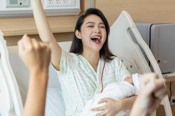Sinh con hơn 2 tháng, Minh Hằng vẫn chưa quên được thói quen này