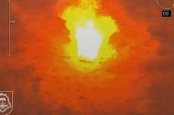 Video xe tăng Ukraine bốc cháy dữ dội trước tên lửa Nga