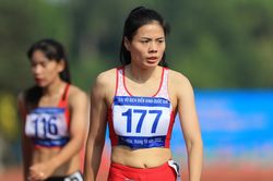 Nguyễn Thị Huyền giải nghệ