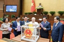 Quốc hội bắt đầu lấy phiếu tín nhiệm đối với 44 chức danh bằng hình thức bỏ phiếu kín
