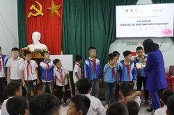 Lắng nghe và thấu hiểu để giúp trẻ vị thành niên phát triển toàn diện