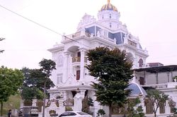 Nhóm nam nữ sử dụng ma túy trong biệt thự